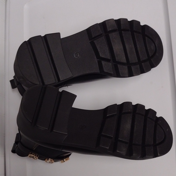 Cushionaire MemoryFoamSleek Black Chelsea Juliet Ankle Boots with Elastic Panels - Picture 8 of 12